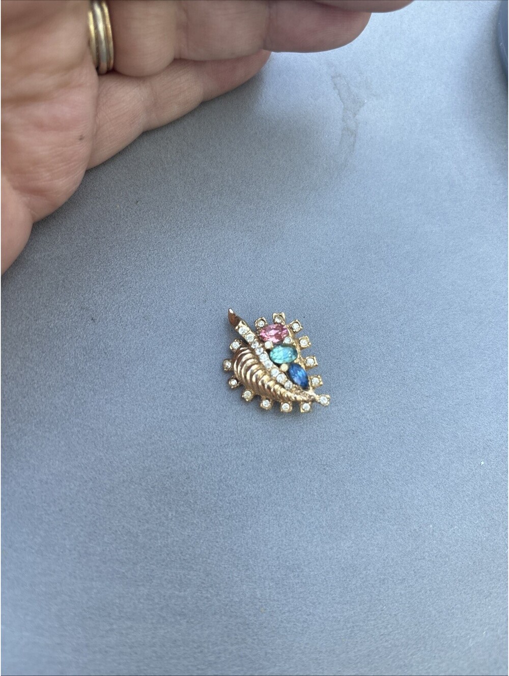 Costume Jewelry. Vintage pink and blue rhinestone flower brooch